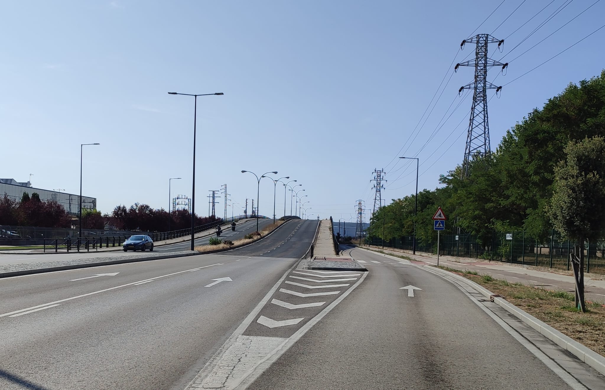 Tramo inicial del puente de la calle Alcalde Martín Cobos desde la calle de Vitoria. / Foto: Radio Castilla