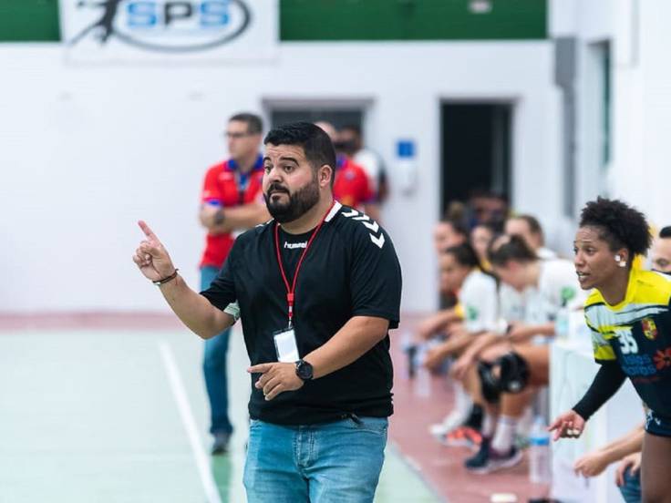 Juan Rivera en su etapa como entrenador del primer equipo.