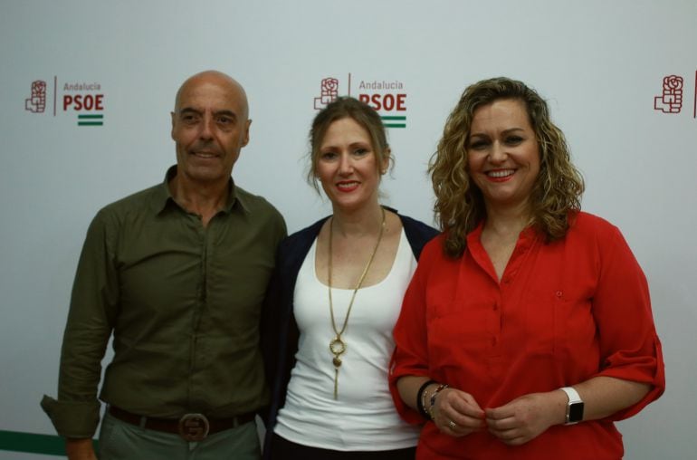 De izquierda a derecha: Antonio Hurtado (diputado nacional socialista), Sonia Ruiz (parlamento andaluz) y María Jesús Serrado (diputada nacional socialista)