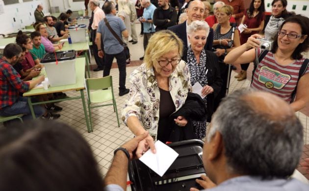 Imagen de un colegio el 1-O en Catalunya