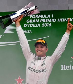 Rosberg celebra su victoria en Monza