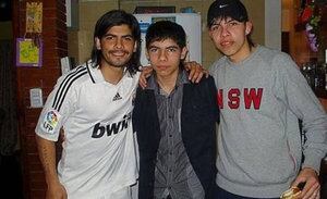 Éver Banega, jugador del Valencia, vestido con la camiseta del Real Madrid en una foto colgada en su propio Facebook