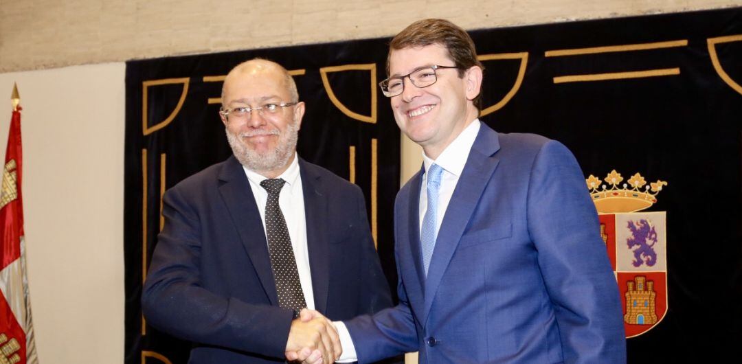 Francisco Igea (a la izquierda) y Alfonso Fernández Mañueco (a la derecha)