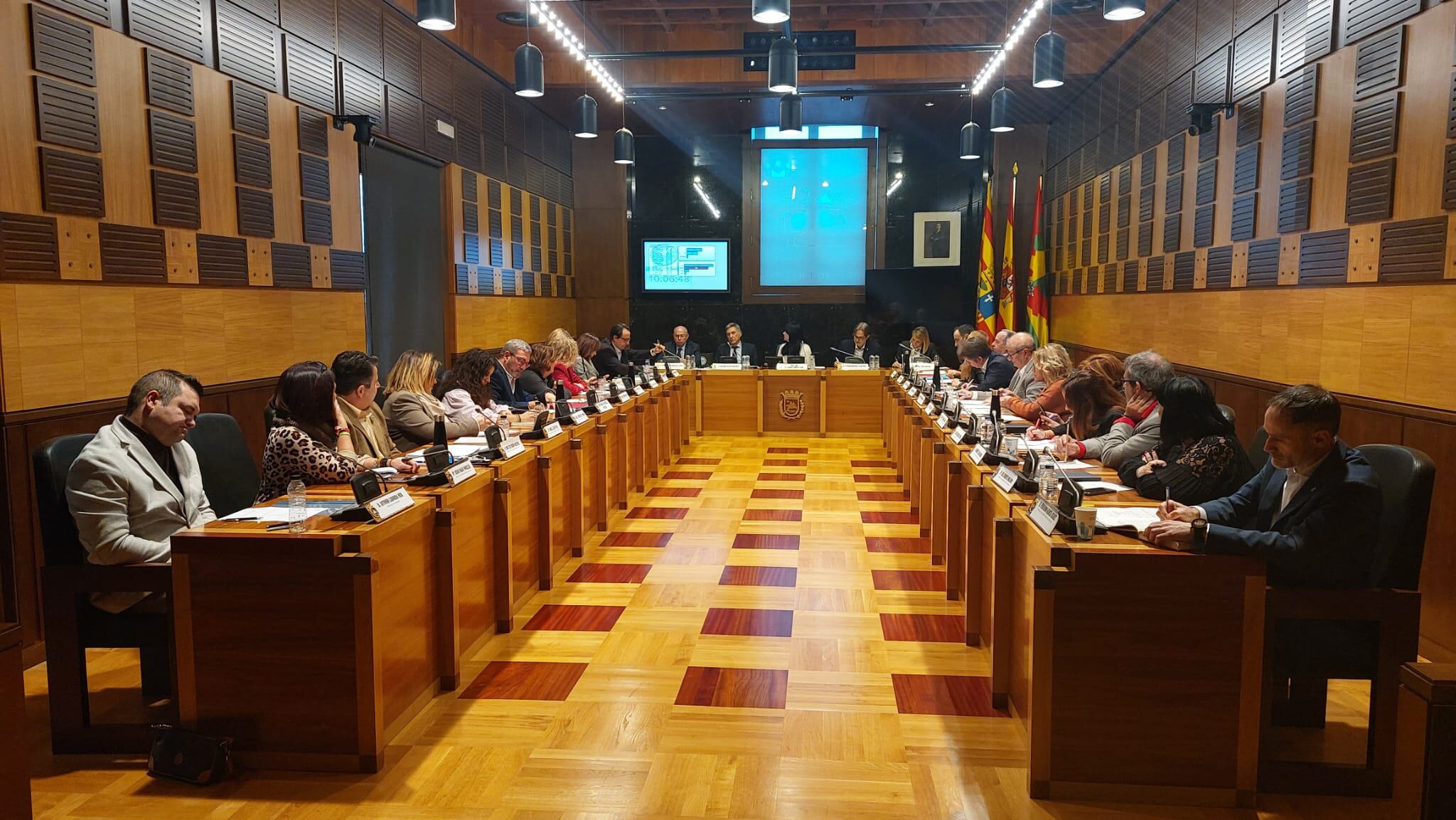 Momento de la aprobación de Presupuestos en el Pleno del Ayuntamiento de Huesca