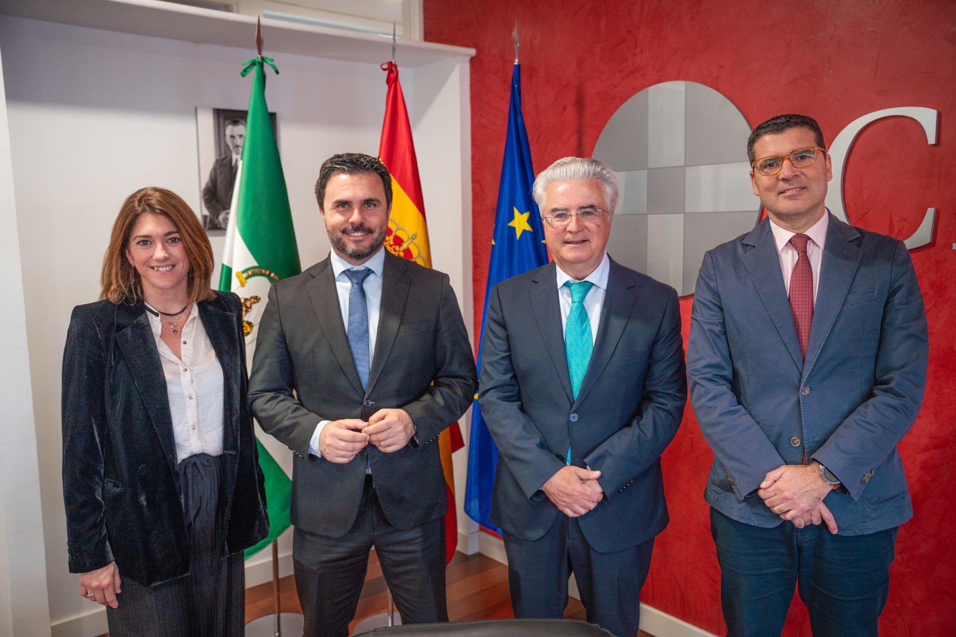 De izquierda a derecha: Inma Mena-Bernal, secretaría académica de la Facultad de Humanidades, Educación y Deportes de la Universidad CEU Fernando III; Pablo Morillo, director general de la Fundación José Manuel Lara; Juan Jurado, vicepresidente de la Fundación Universitaria Fernando III el Santo; Álvaro Lama, decano de la Facultad de Humanidades, Educación y Deportes de la Universidad CEU Fernando III.