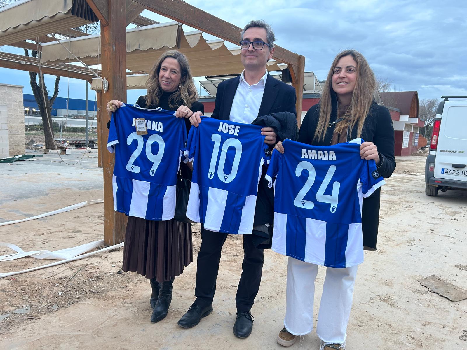 El Athletic Club ayuda los clubes de L'Horta y recibe obsequios en su visita a Alfafar