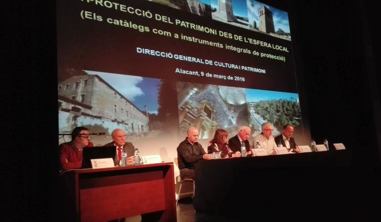 El secretario autonómico, Albert Girona, preside una reunión con alcaldes de la provincia sobre Protección del Patrimonio