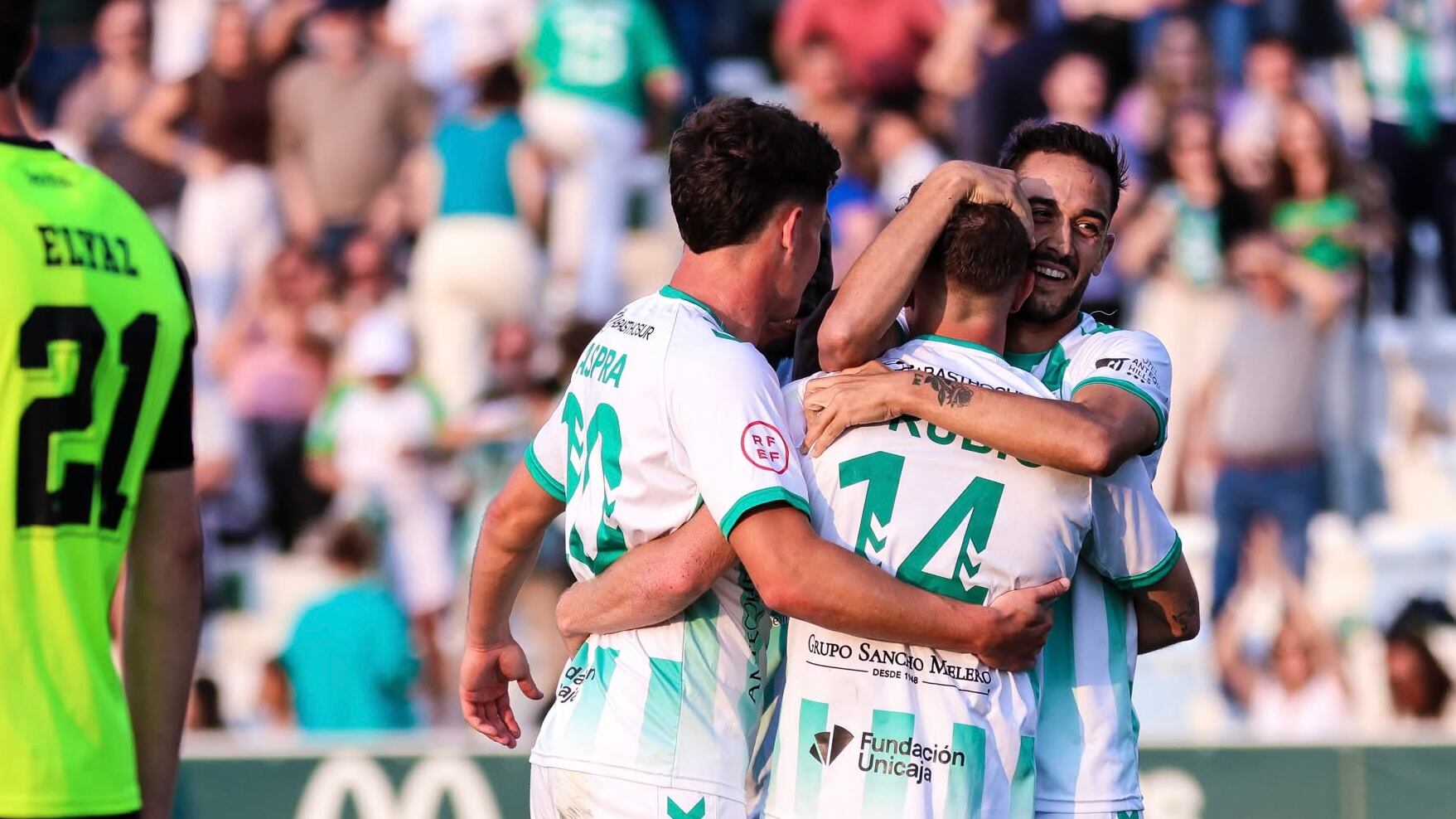 El Antequera CF celebrando un gol ante el Betis Deportivo