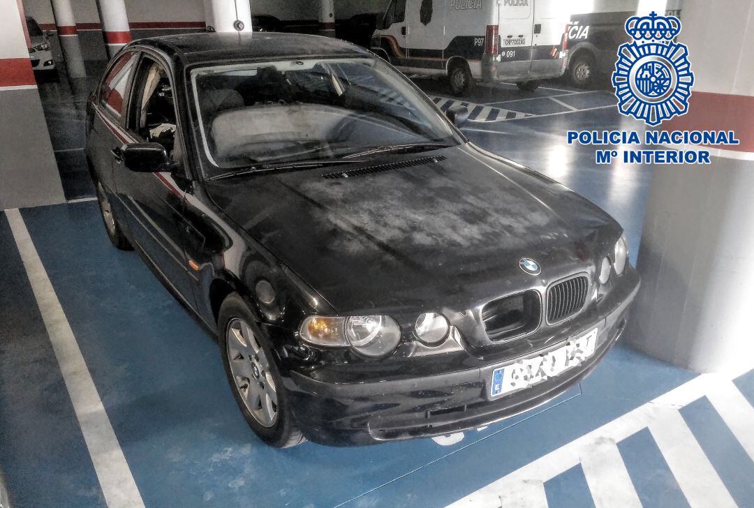 Vehículo en el que intentó huir el arrestado