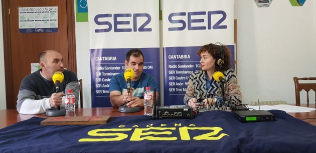 Pedro San Juan y Jesús Fernández, ganaderos, junto a María Gutiérrez.