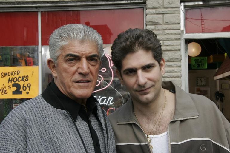 Frank Vincent junto a Michael Imperioli en una escena de &#039;Los Soprano&#039;