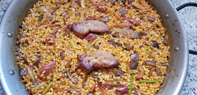 Arròs d&#039;ànec, foie, bolets i alls tendres