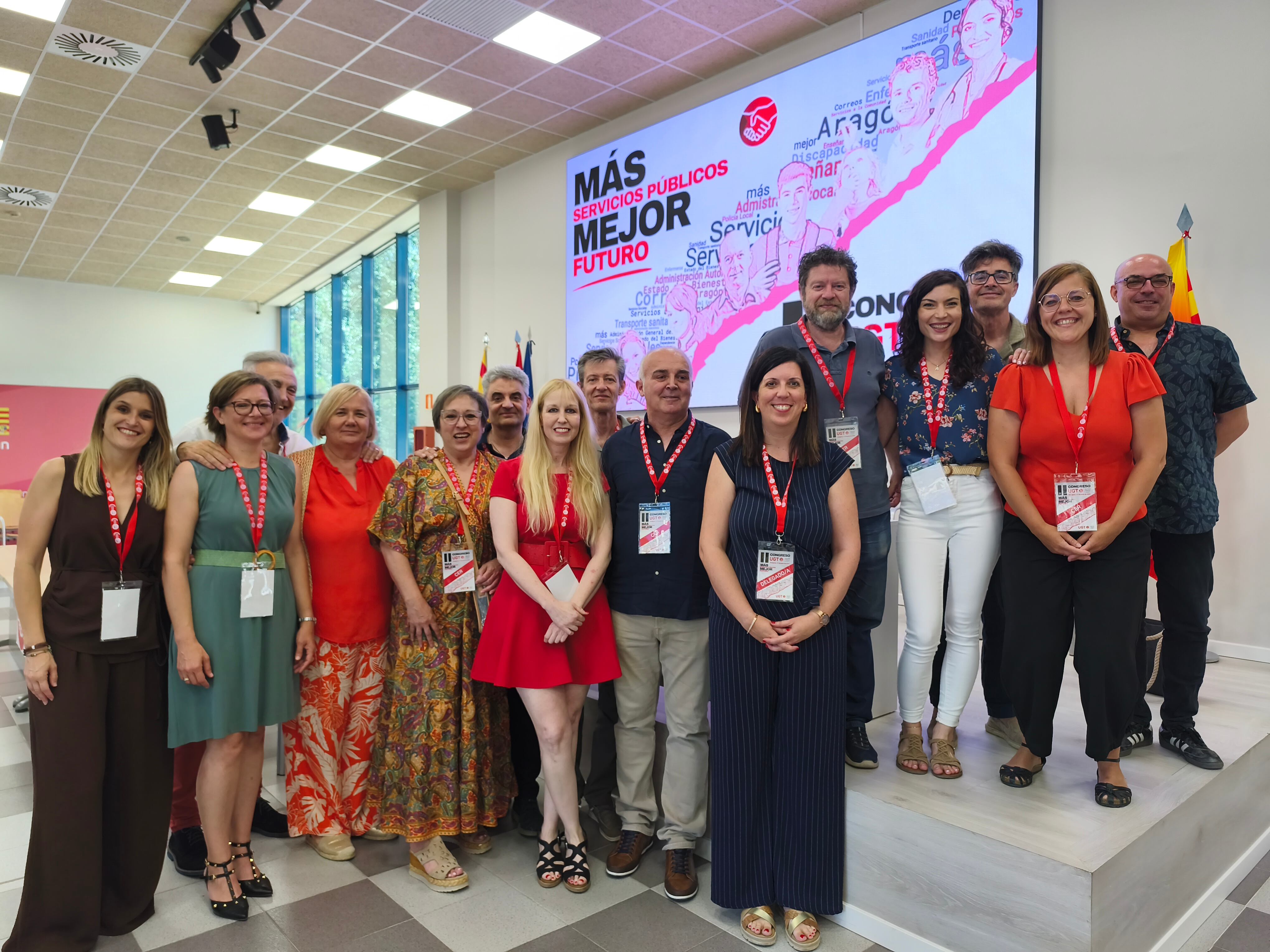 Nueva ejecutiva regional de UGT Servicios Públicos con José Antonio Alentá como responsable de Huesca (en el centro, de gris)