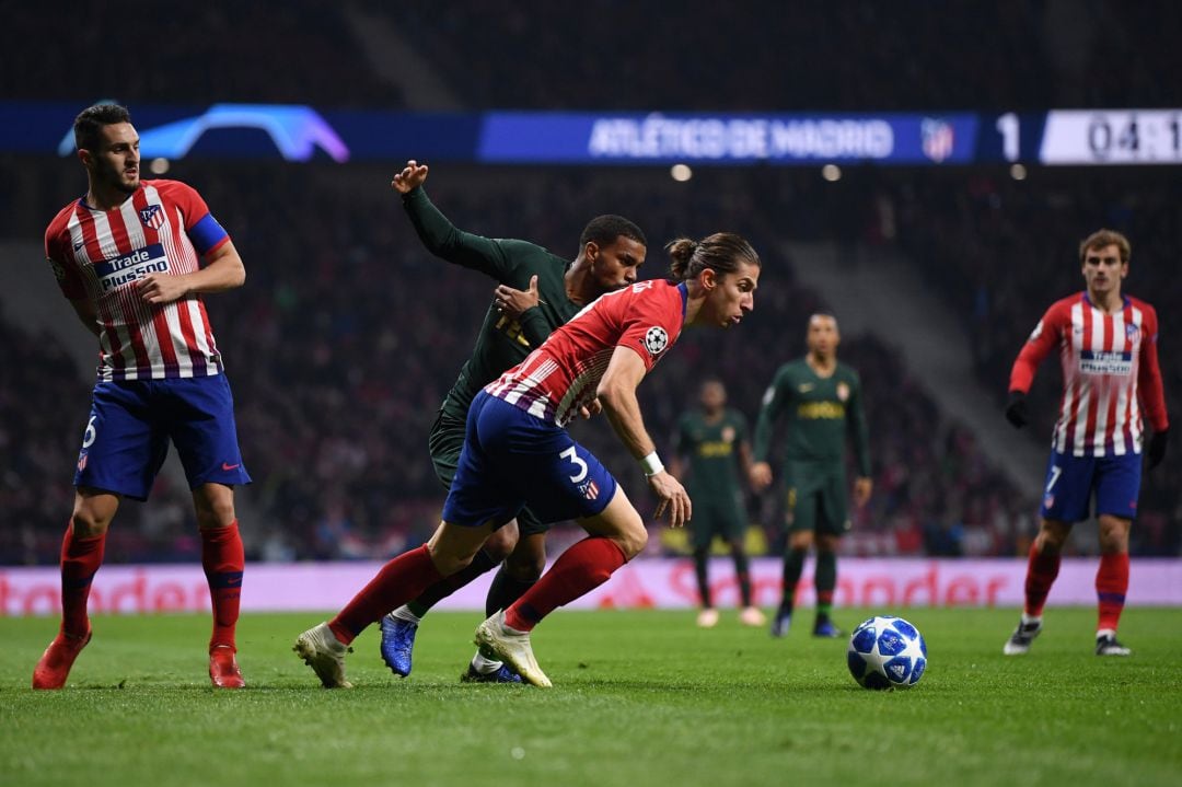 Filipe Luis durante el partido de Champions contra el Mónaco. 