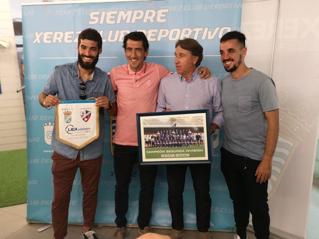Martí Crespí, Pedro Ríos, Esteban Vigo y Carlos Calvo durante del homenaje por el ascenso