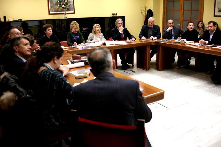 Imagen de la reunión con los principales agentes que participan en la Mesa del Turismo de la ciudad.