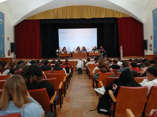 Debate político en el IES Domingo Miral de Jaca este jueves, 8 de mayo de 2025