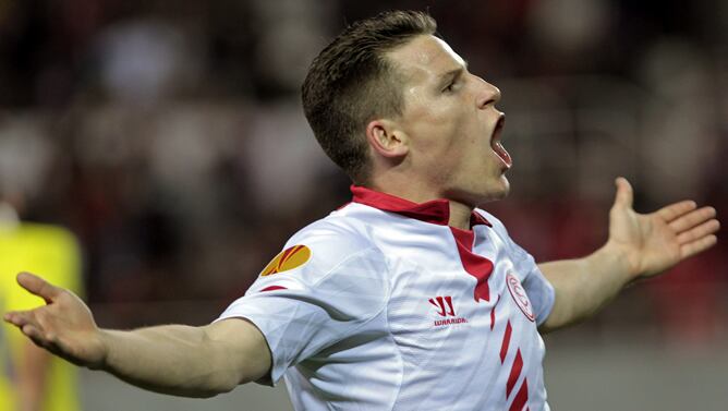 El delantero del Sevilla celebra el gol en Europa