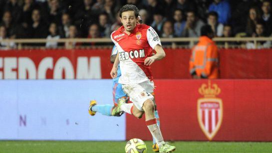 Bernardo Silva conduce el balón durante un partido del Mónaco