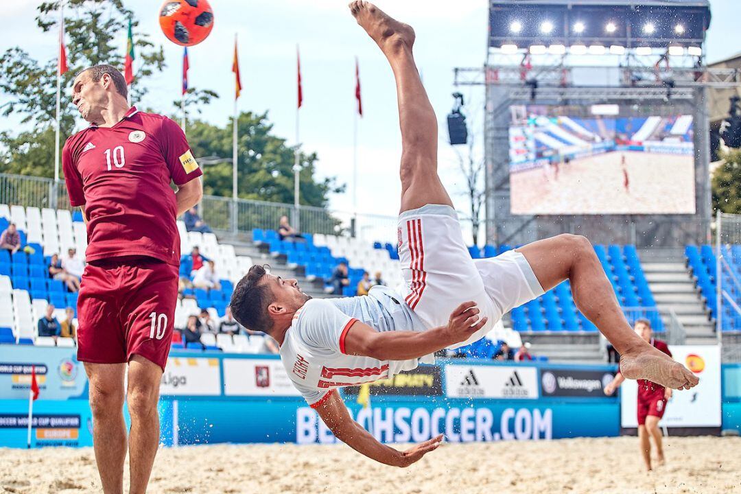 Chiky Ardil con la selección española de fútbol playa