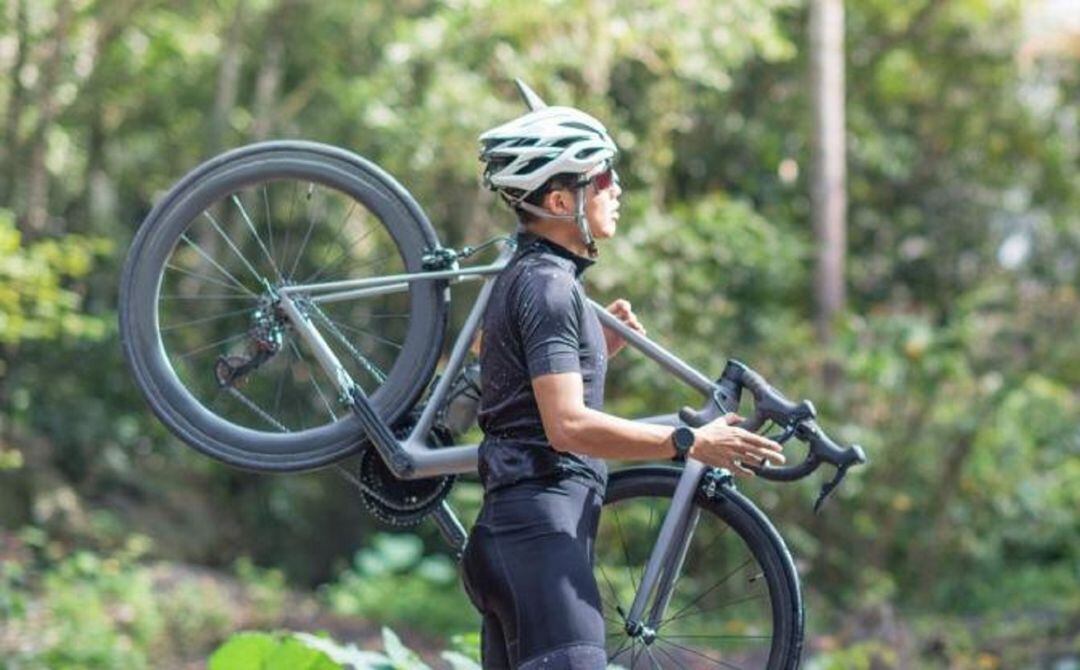 Un ciclista en plena ruta