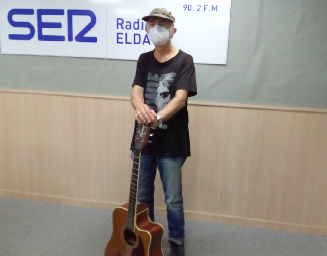 Lenon en el estudio de Radio Elda Ser al finalizar el espacio musical, Playlist