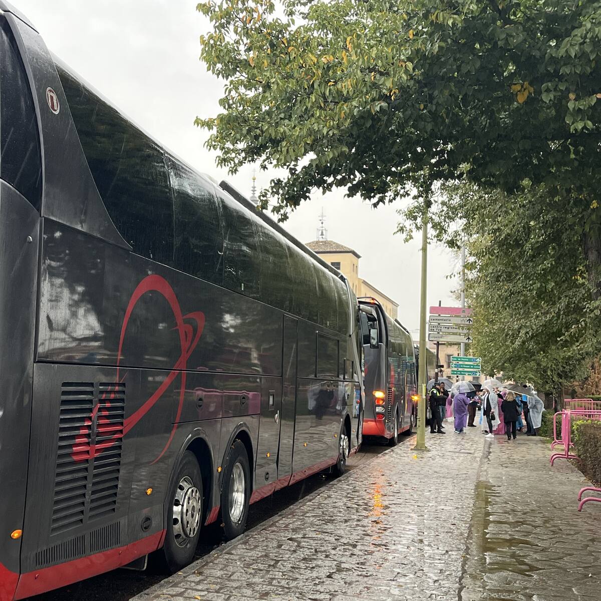 La nueva tasa de autobuses turísticos en Toledo impide parar en Zocodover: ya se han puesto, al menos, 25 multas