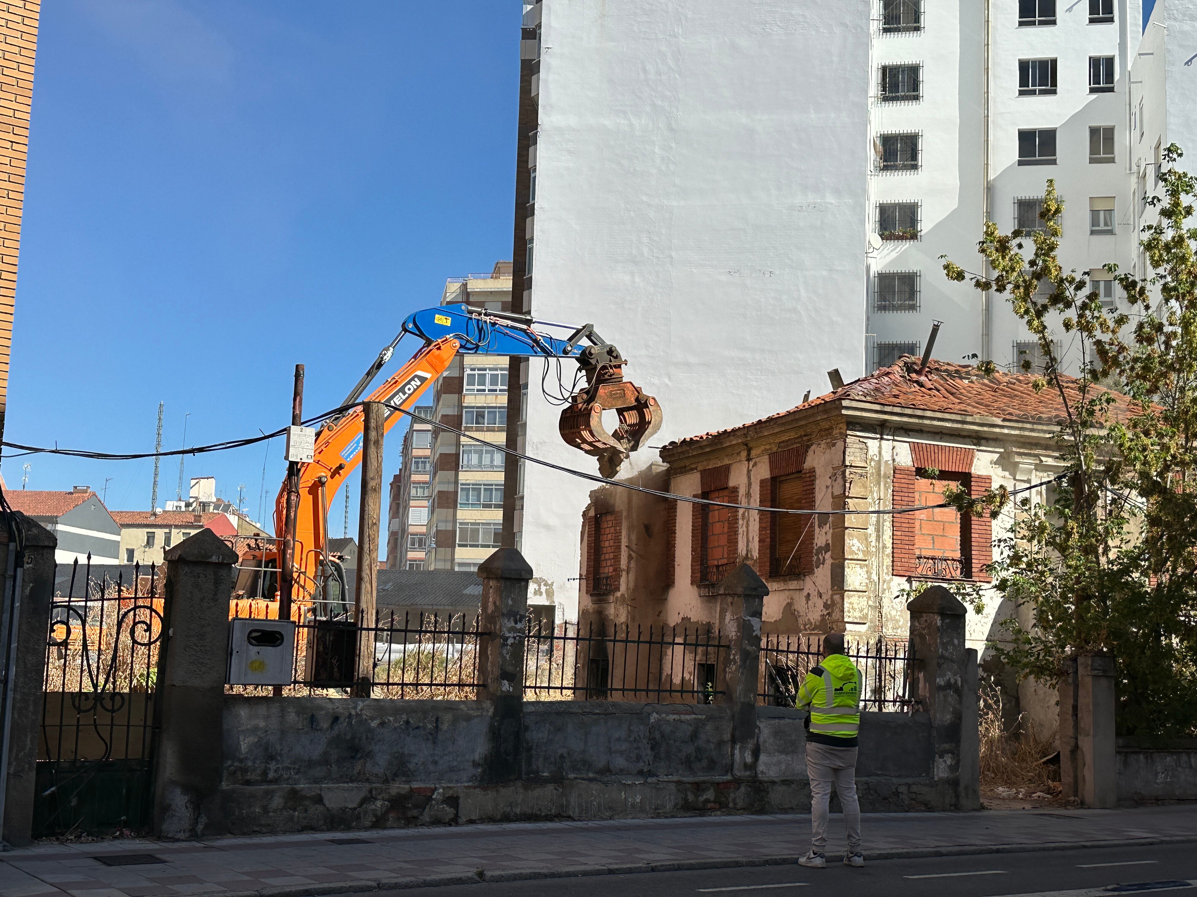 Edificio en ruinas de la calle Los Osorios de León