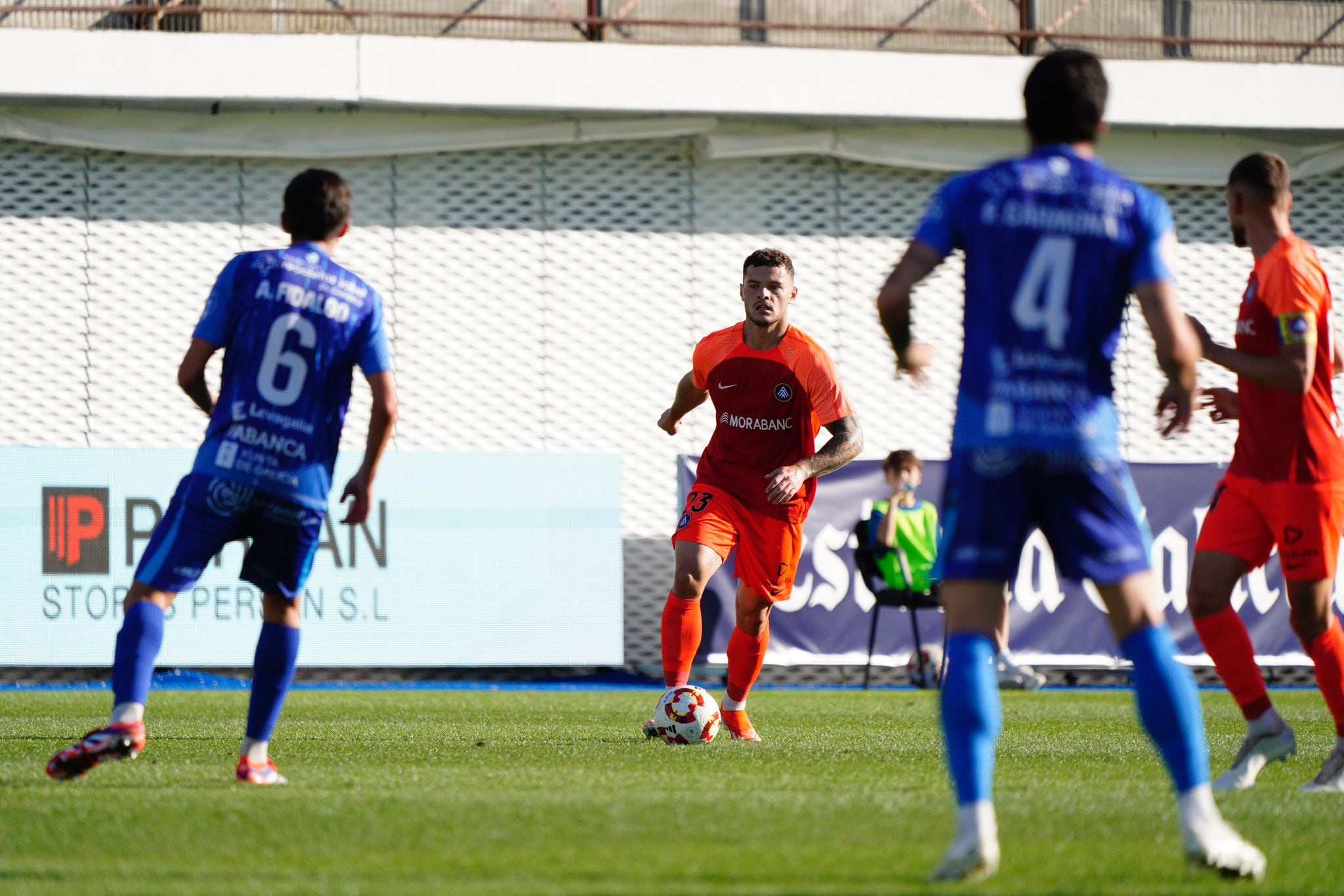 Un moment del partit entre l&#039;Ourense i l&#039;FC Andorra que va acabar amb empat a 0.