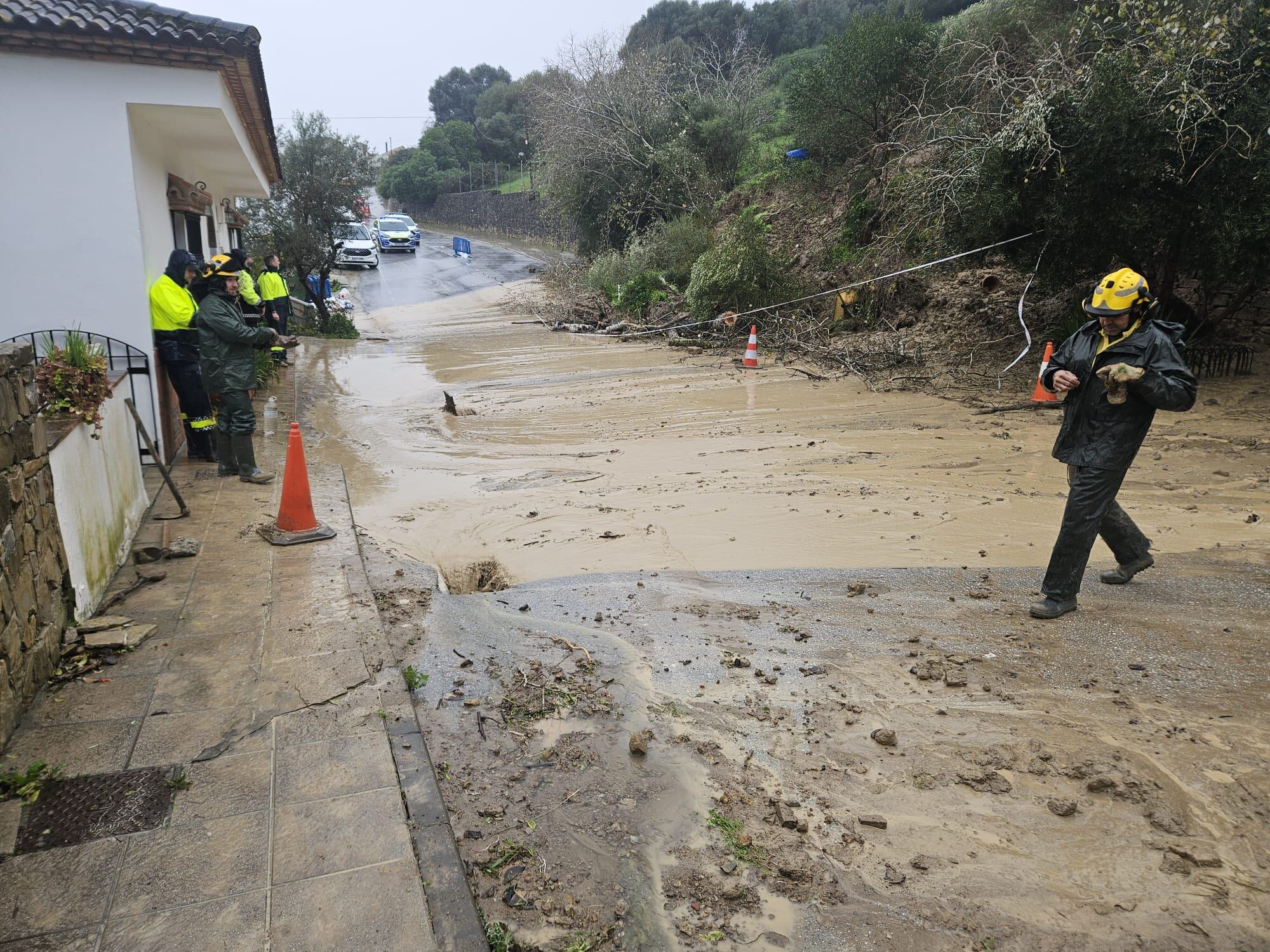 Trabajos de desalojo en Jimena