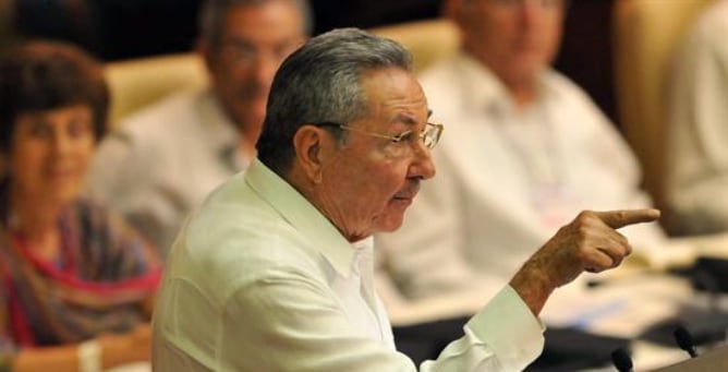 Raúl Castro en el VI Congreso del Partido Comunista