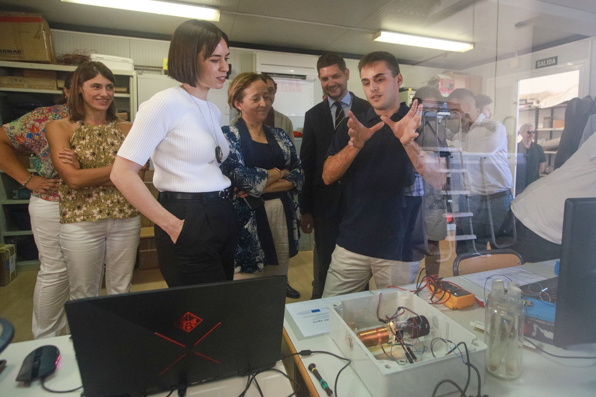 Diana Morant, ministra en funciones de Ciencia e Innovación, durante su visita al Puerto de Gandia donde se instalará el centro del Instituto Oceanográfico.