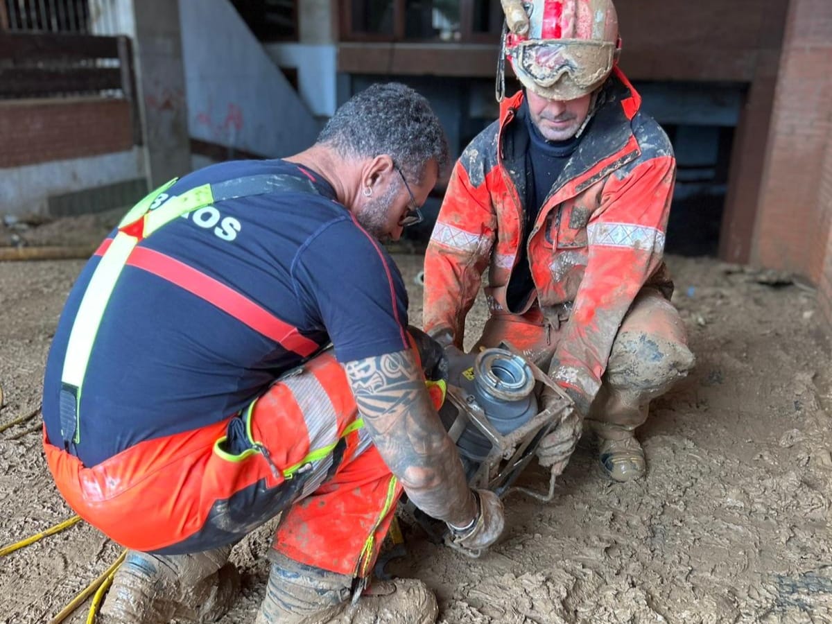 Bomberos del Consorcio Provincial de Huelva ayudando a los damnificados por la DANA en la provincia de Valencia. Diputación Provincial de Huelva