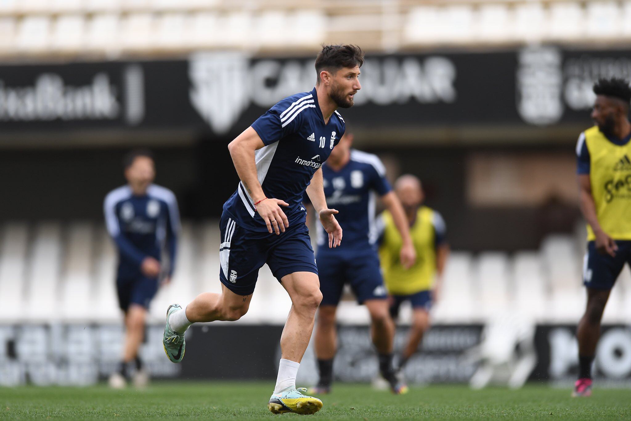 Borja Valle durante el entrenamiento de este jueves