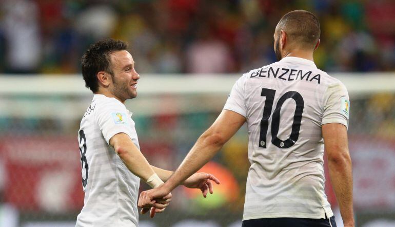 Mathieu Valbuena y Karim Benzema en un partido con Francia 