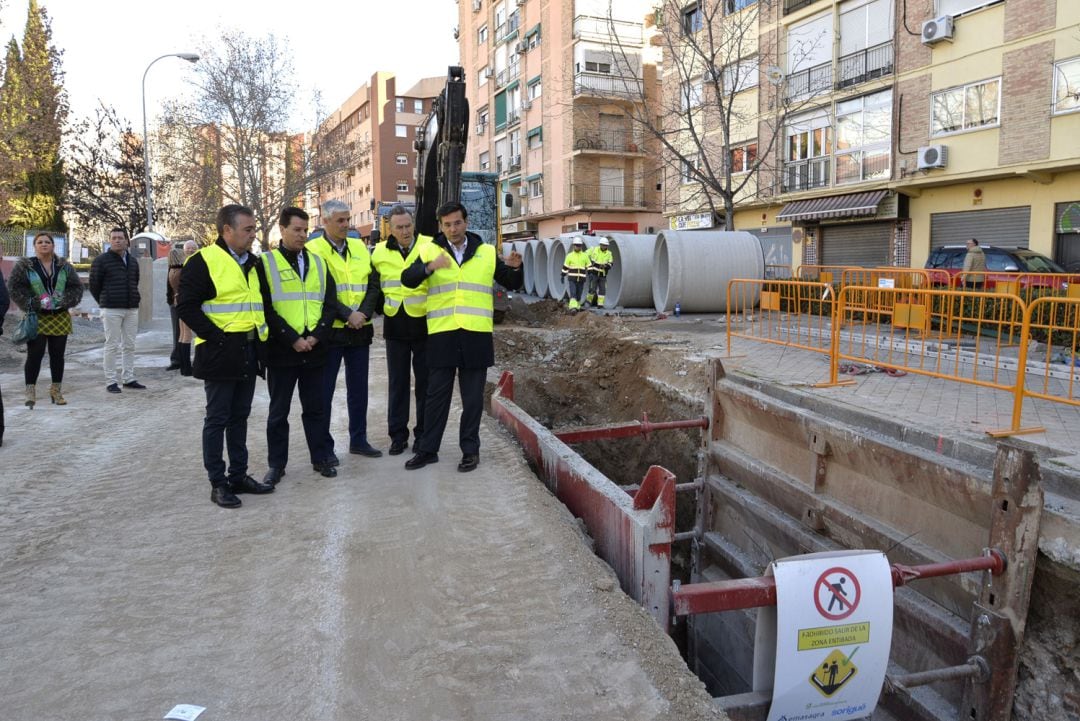 Visita de obras del alcalde de Granada al colector de Plaza Einstein