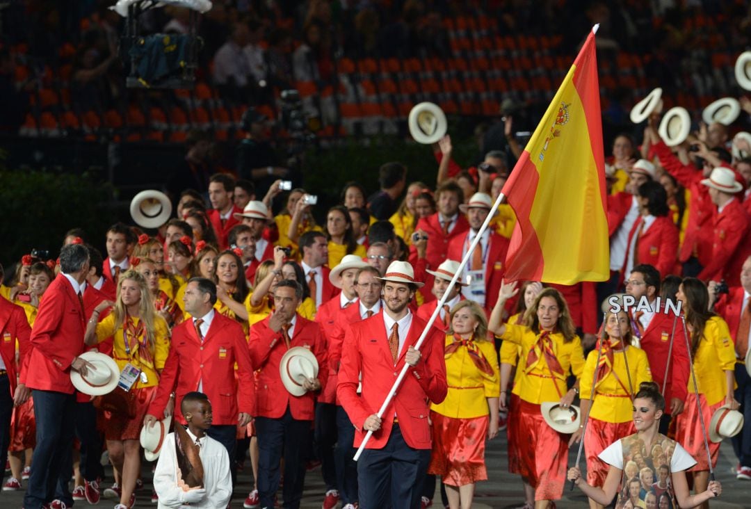 Pau Gasol porta la bandera en la ceremonia de apertura de Londres 2012