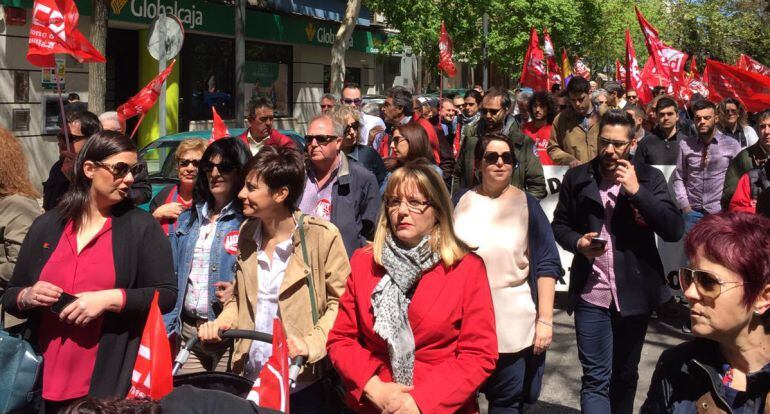 Isabel Rodríguez y Maite Fernández, en la manifestación del 1º de mayo
