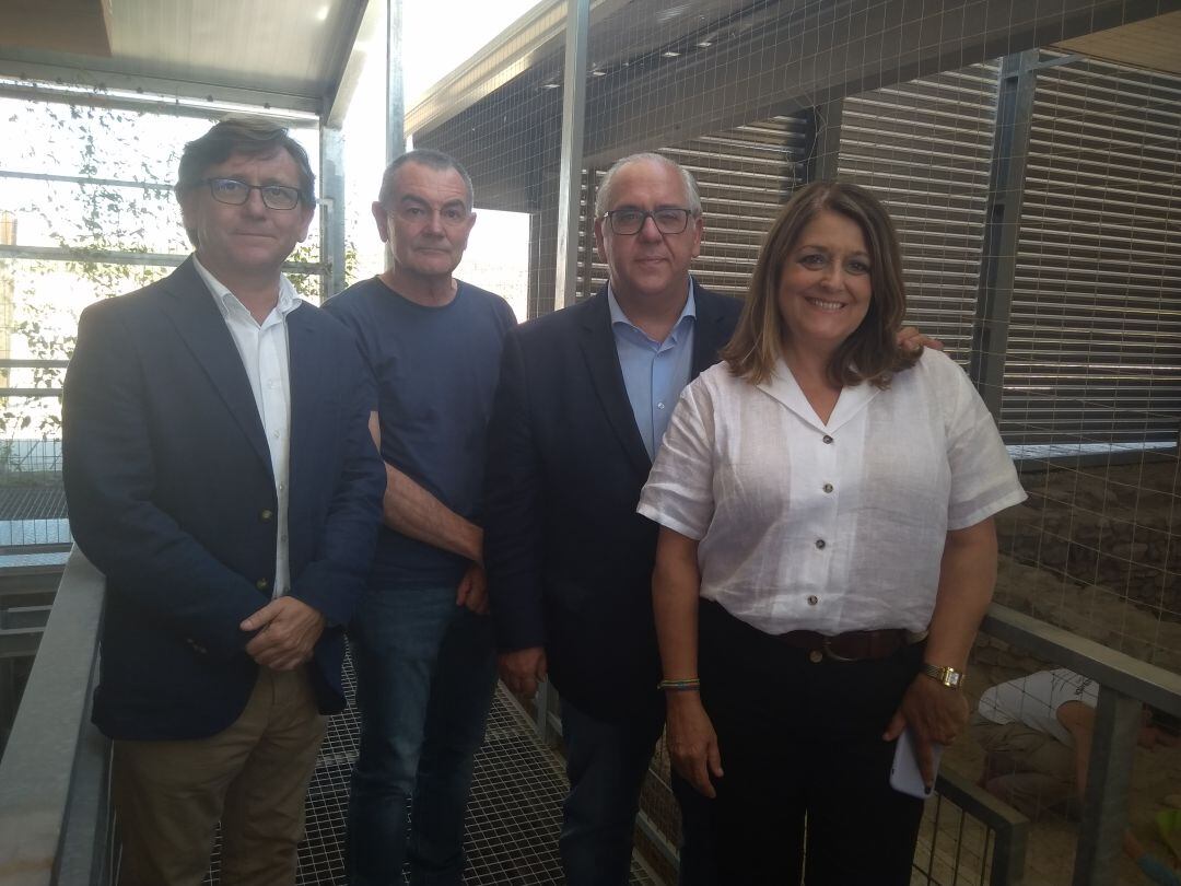 Enrique Mendoza, Marcelo Castro, Jesús Estrella y Ángeles Isac, durante su visita al yacimiento íberorromano de Cástulo.