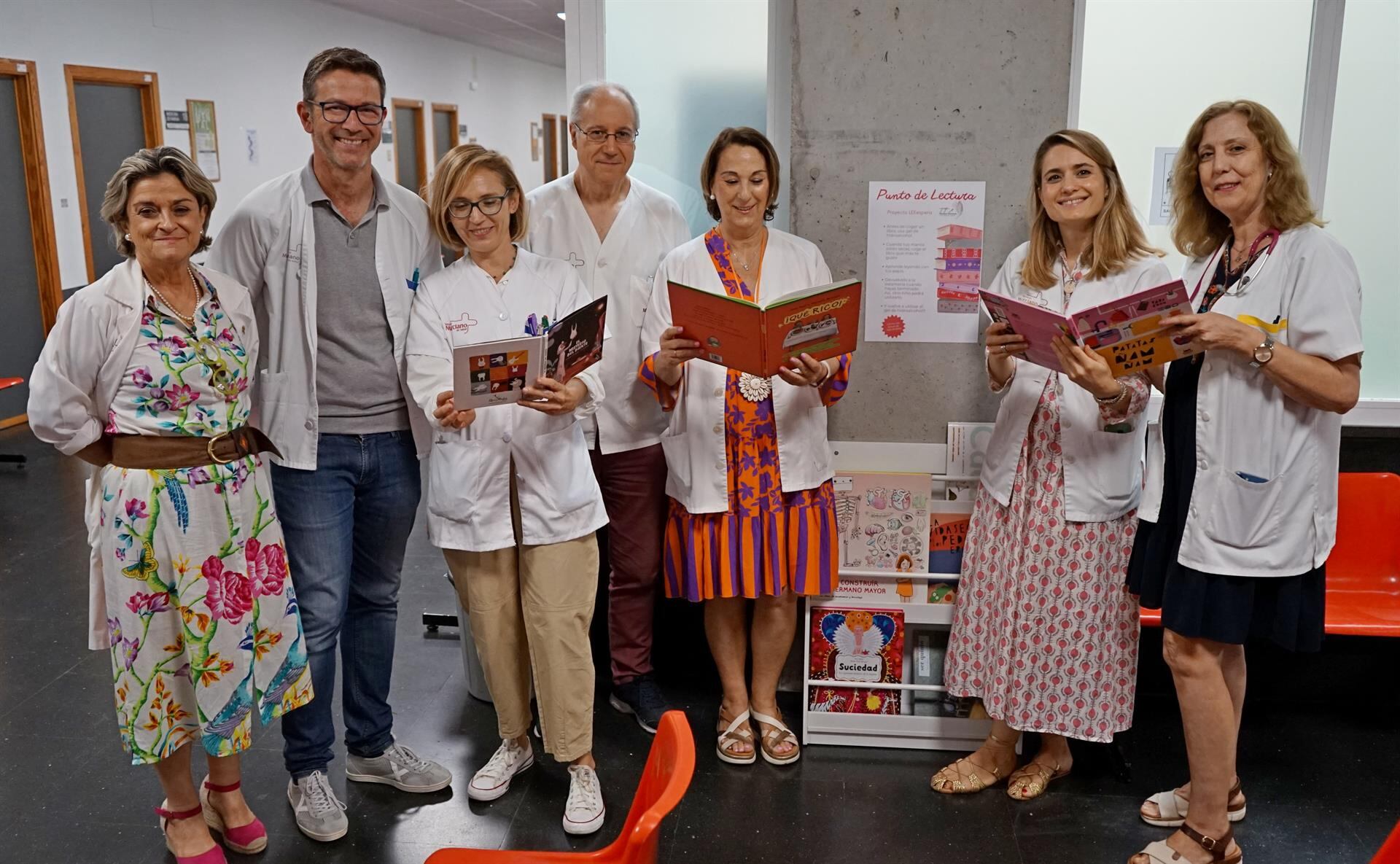 Profesionales del centro de salud de San Andrés en la sala de espera de Pediatría