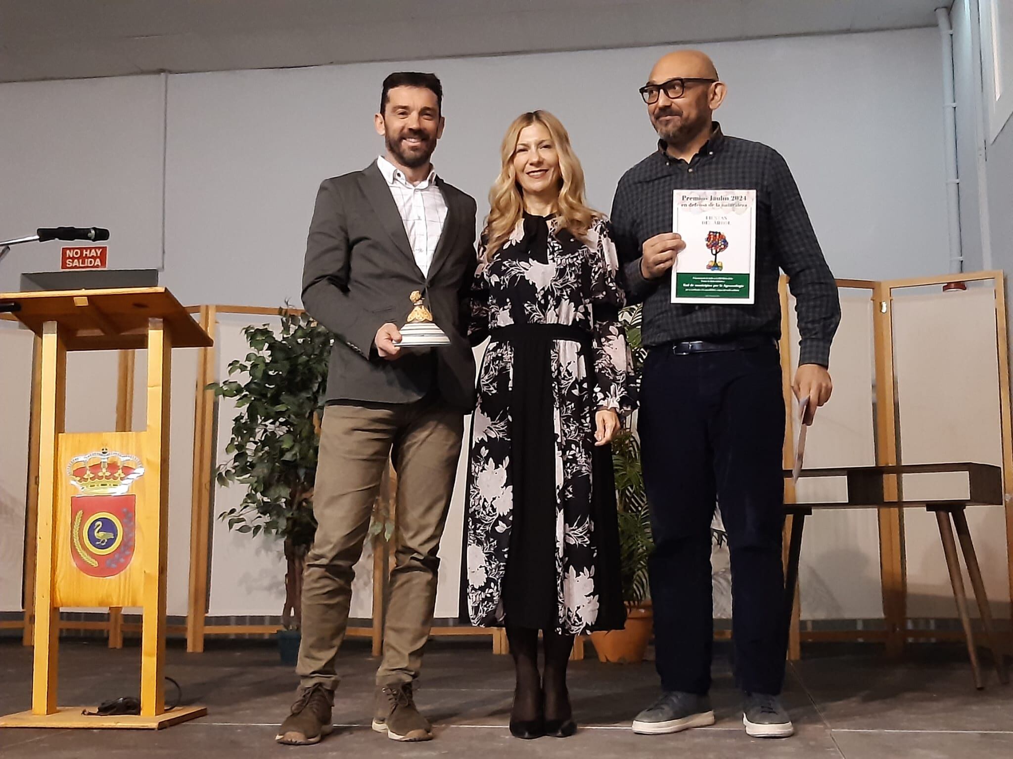 Enrique Pueyo y Jorge Molero junto a Mar Vaquero, vicepresidenta del Gobierno de Aragón.