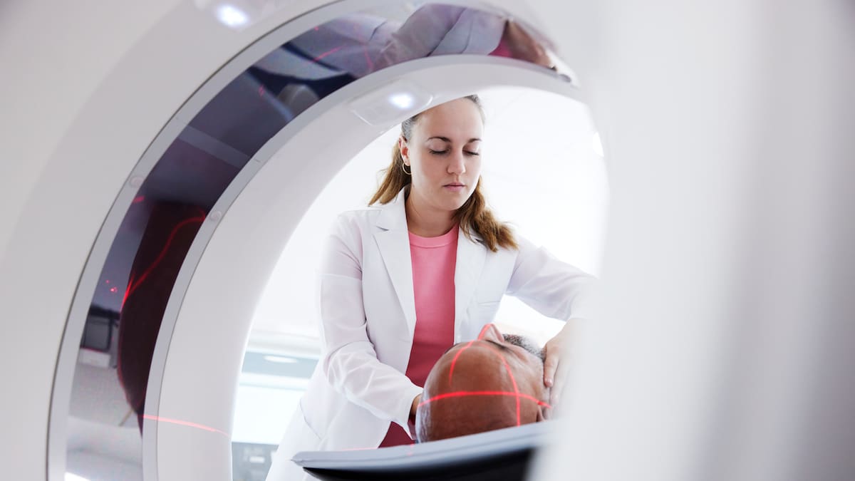 Los pacientes del Clínico denuncian retrasos en el servicio de Radiología