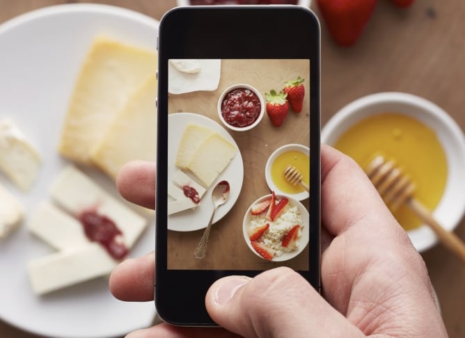 &quot;Hay gente que viene con dos iPhone y un iPad, y se pasa 10 minutos haciendo fotos antes de tocar el plato&quot;.