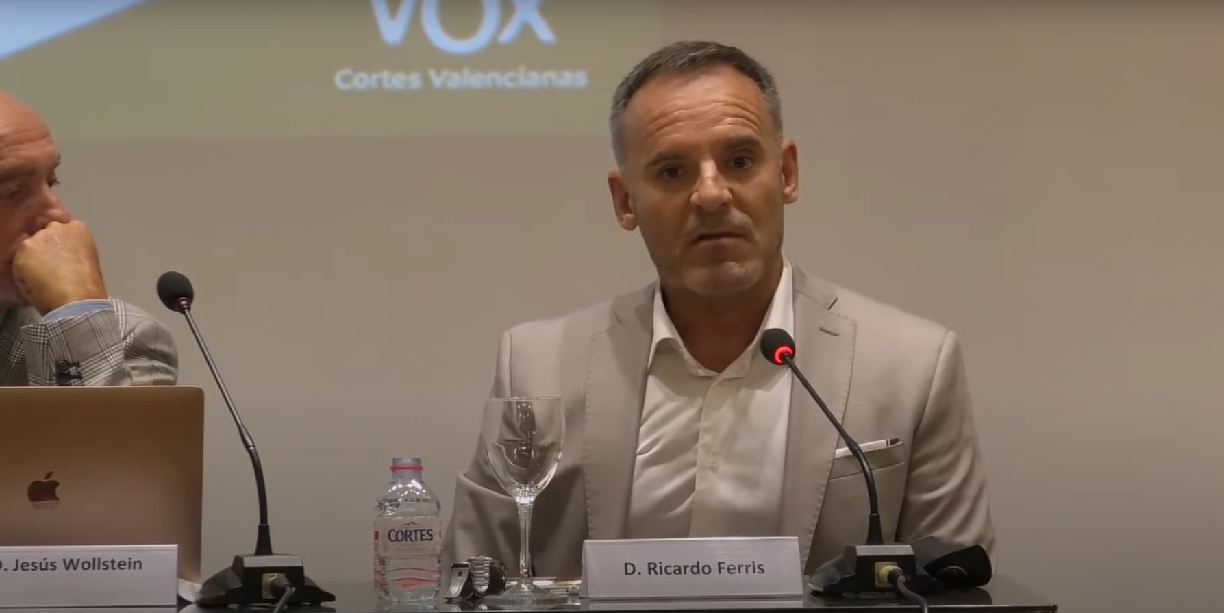 El hasta ahora inspector jefe de la Policía Nacional en el distrito centro, Ricardo Ferris, durante la charla en València organizada por Vox.