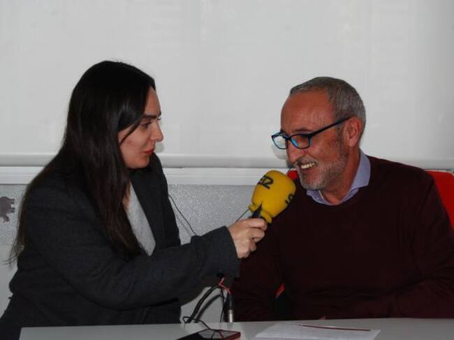 Sandra Moreno con el presidente de Cruz Roja Móstoles, Salvador Parral.