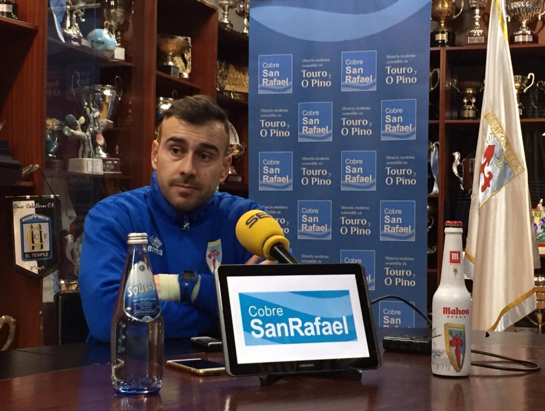 Yago Iglesias, en la rueda de prensa que ofreció enla sala de trofeos