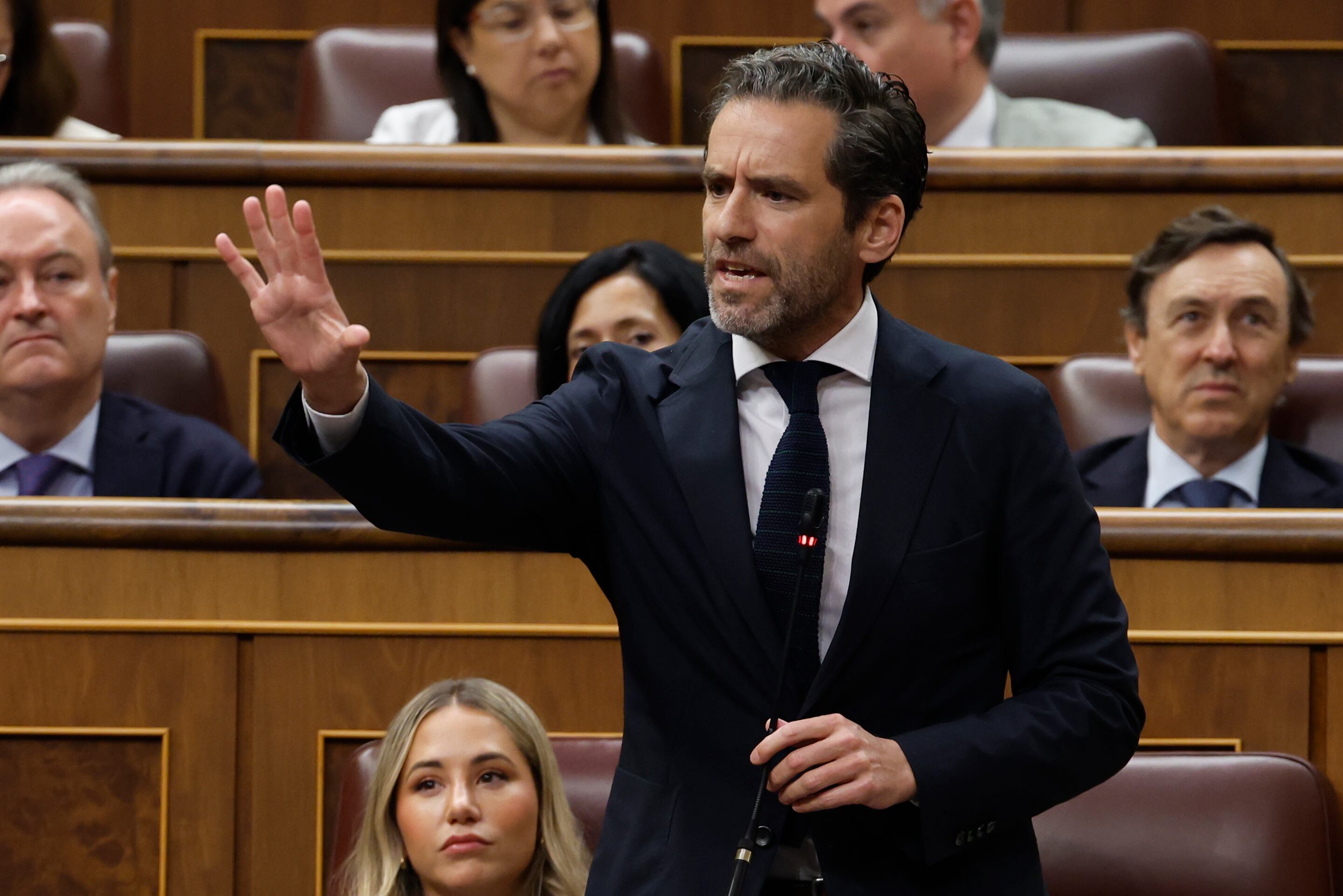 El diputado del PP Borja Sémper, durante su intervención en la sesión de control al Gobierno esta semana. EFE/ Javier Lizon