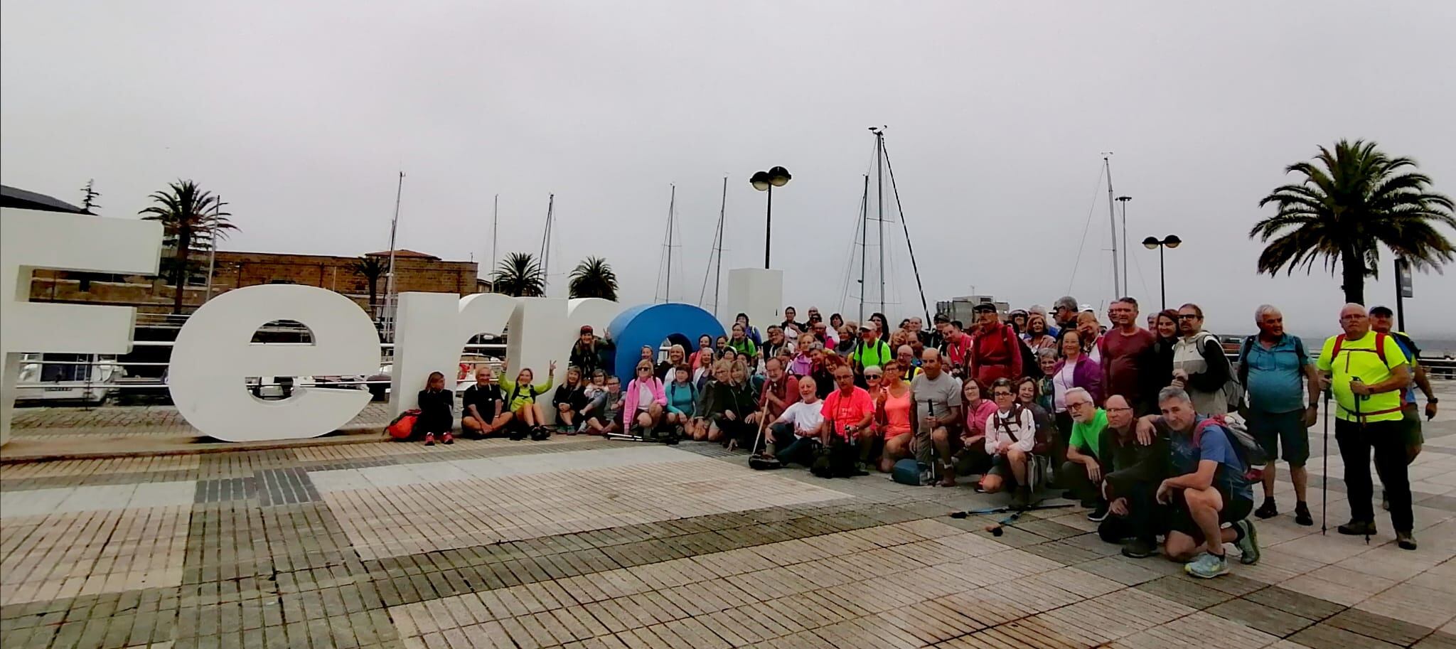 Los peregrinos oscenses, antes de la salida del Camino en Ferrol, este domingo