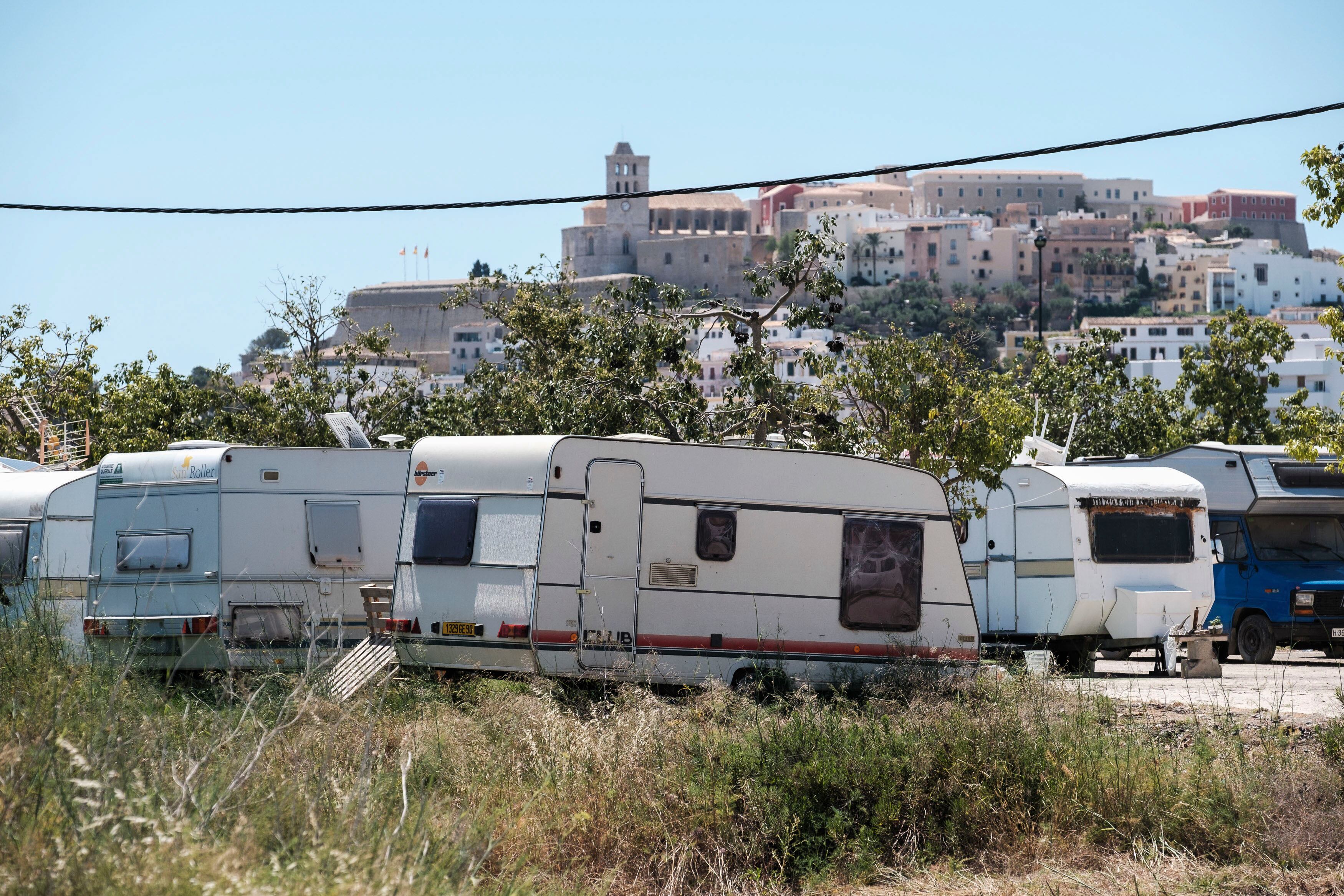 Imagen de un poblado a las afueras de la ciudad de Ibiza. EFE/ Sergio G. Cañizares