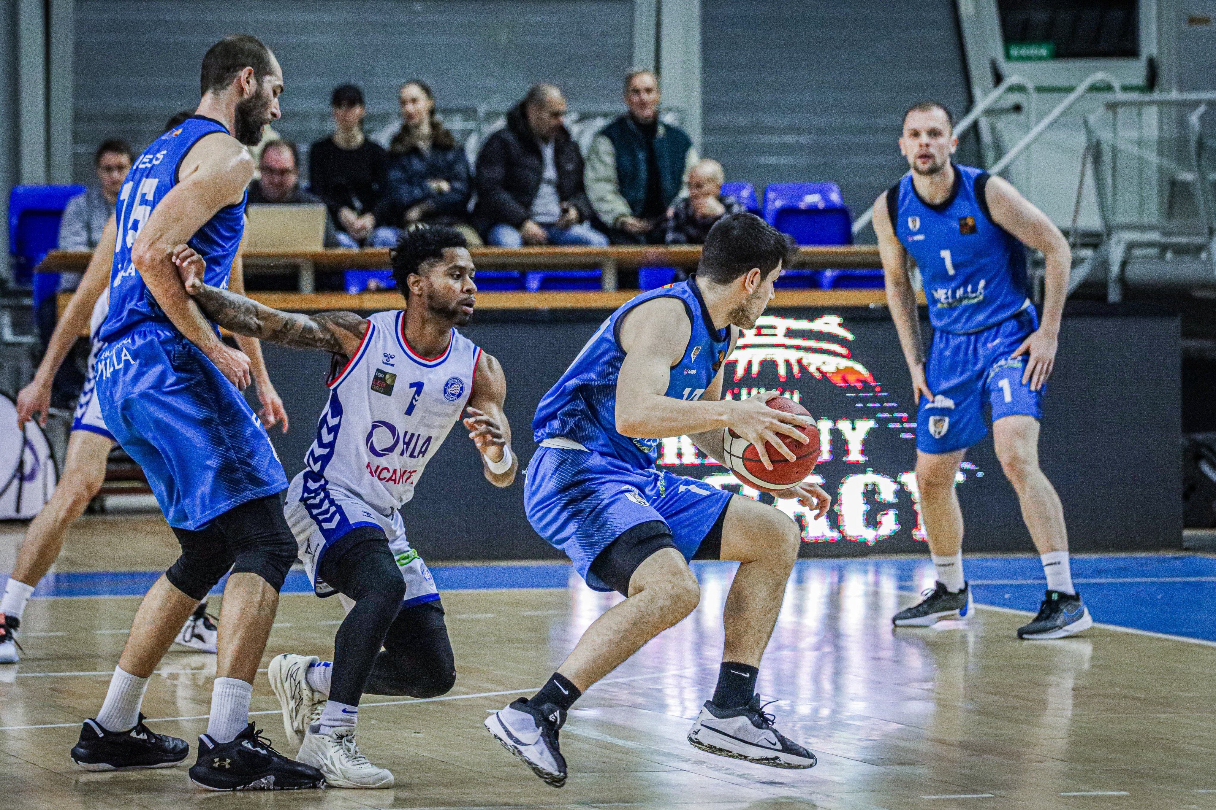 Momento del partido entre HLA Alicante y Melilla. Foto: Melilla Baloncesto